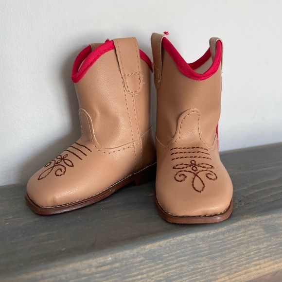 Maplelea Doll Brianne’s Cowgirl Boots with Hot Pink Trim and Embroidered Design - Picture 6 of 7